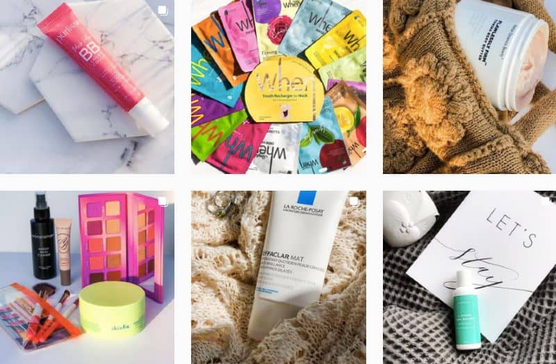 Andrea fait la promotion des produits de beauté sur les réseaux sociaux