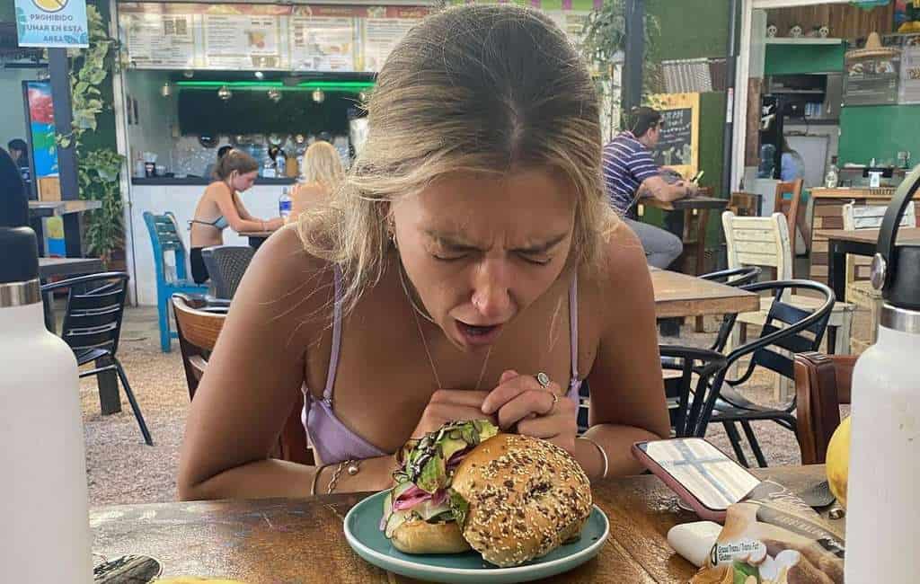 Lauren Cliffe Outdoor Vegan Dining | Bagel avocat