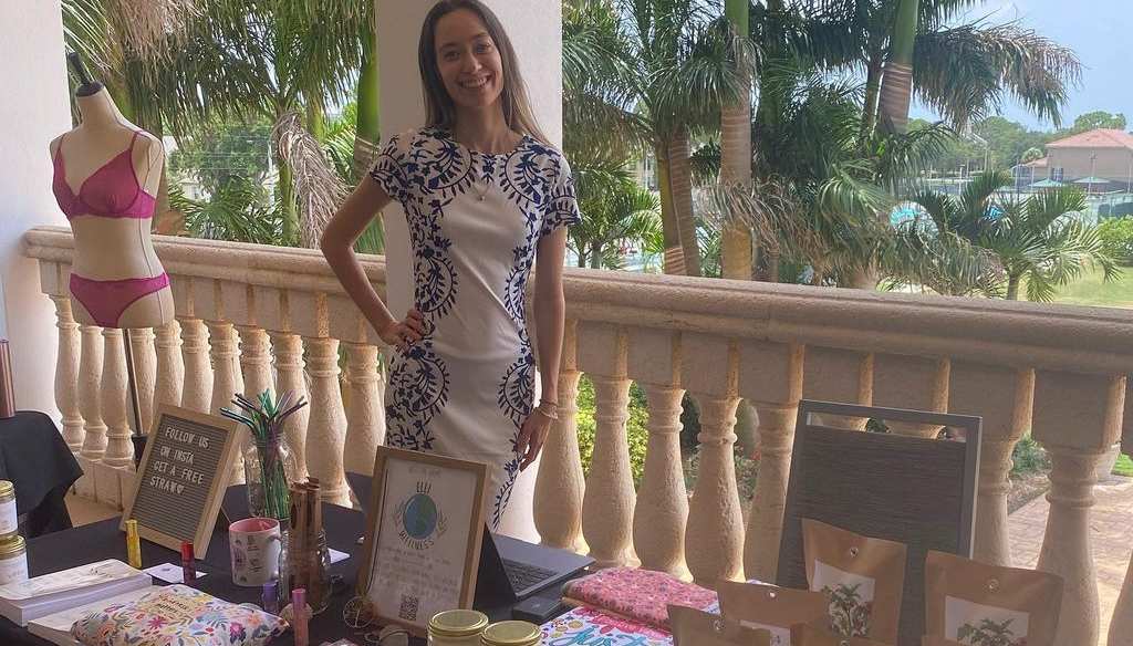 Ashley Mulholland gérant sa tente biologique Bem -estar Elli