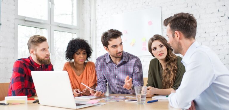 La saison des fêtes influence les conseils marketing pour les agences