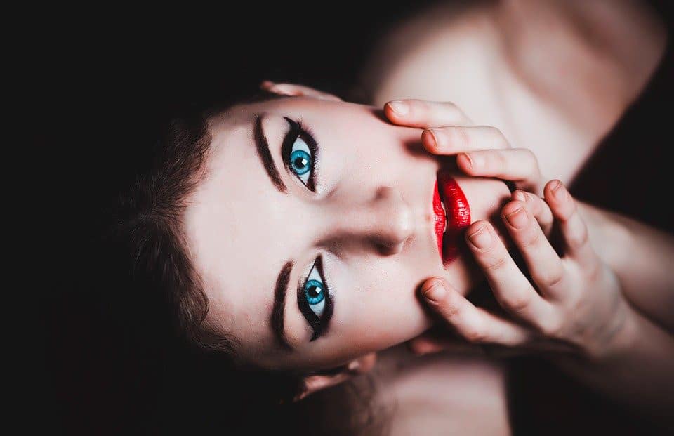 Modèle d'influenceur de beauté de maquillage