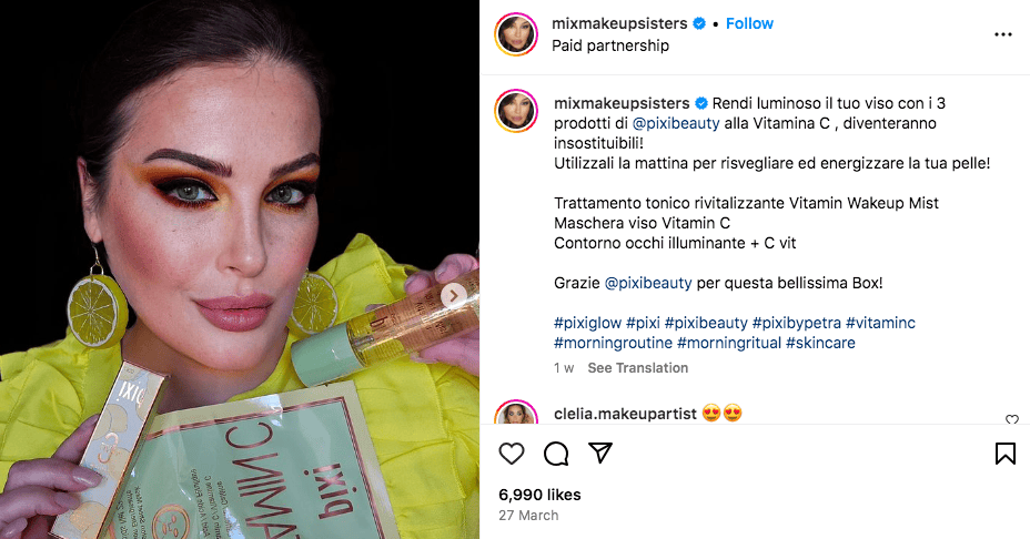 17 maquilleurs très attrayants + influenceurs Caterina puddu partage des produits de beauté par pixi tout en portant des boucles d'oreilles de tranche de citron