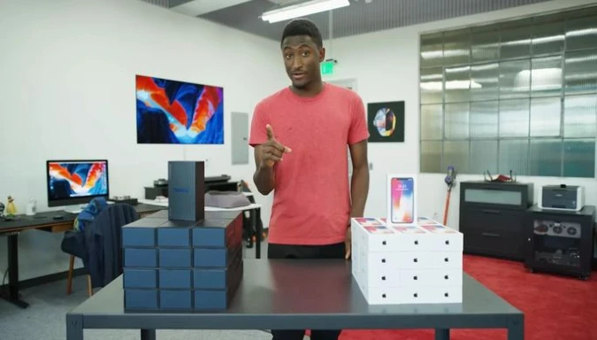 Marques Brownlee dirigeant un iPhone Samsung Offre à DBrand | Erreurs de marketing d'affiliation